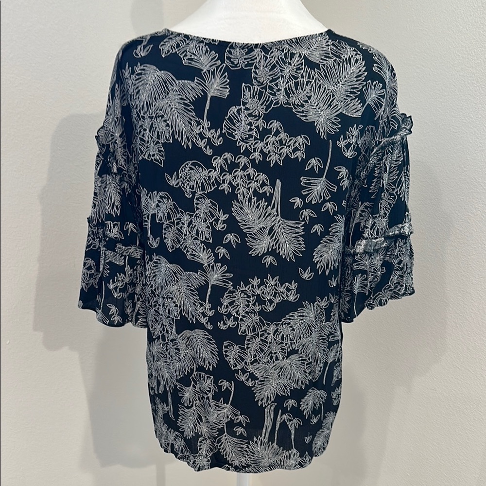 a.n.a Black and White Floral Blouse - Picture 6 of 9
